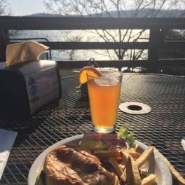 The Lake House Restaurant & Pub