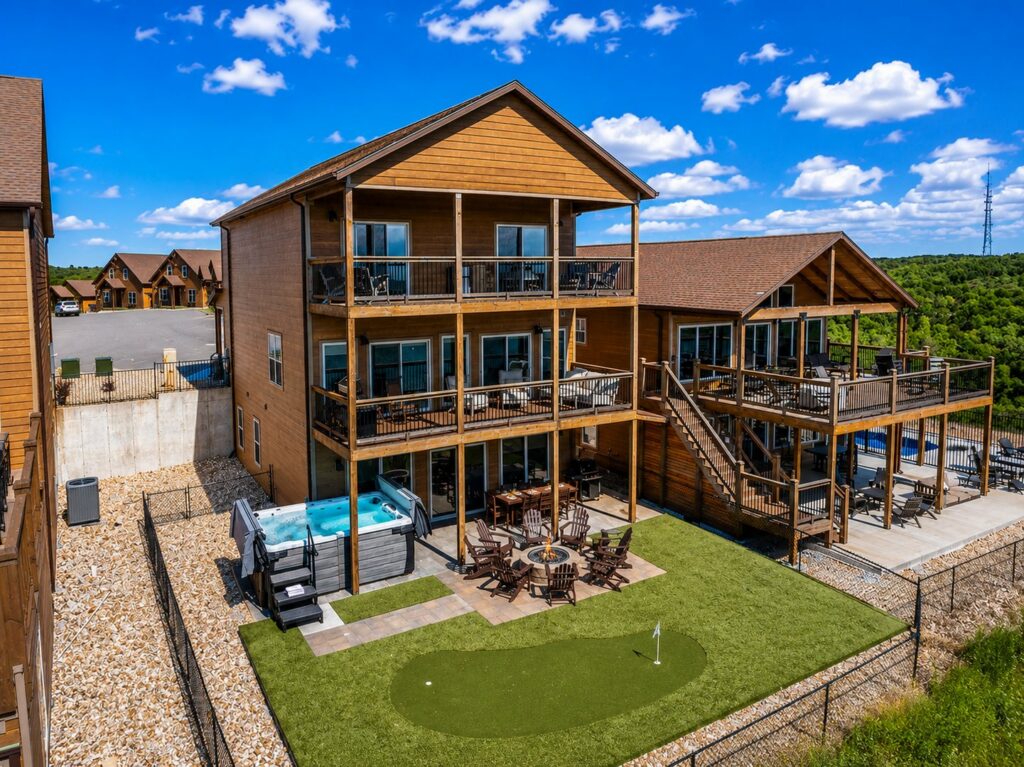 Wilderness Mountain – 8-bedroom lake home exterior
